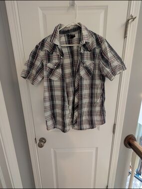 Helix Men's Short-Sleeve Plaid Button-Down Shirt in White, Navy & Red